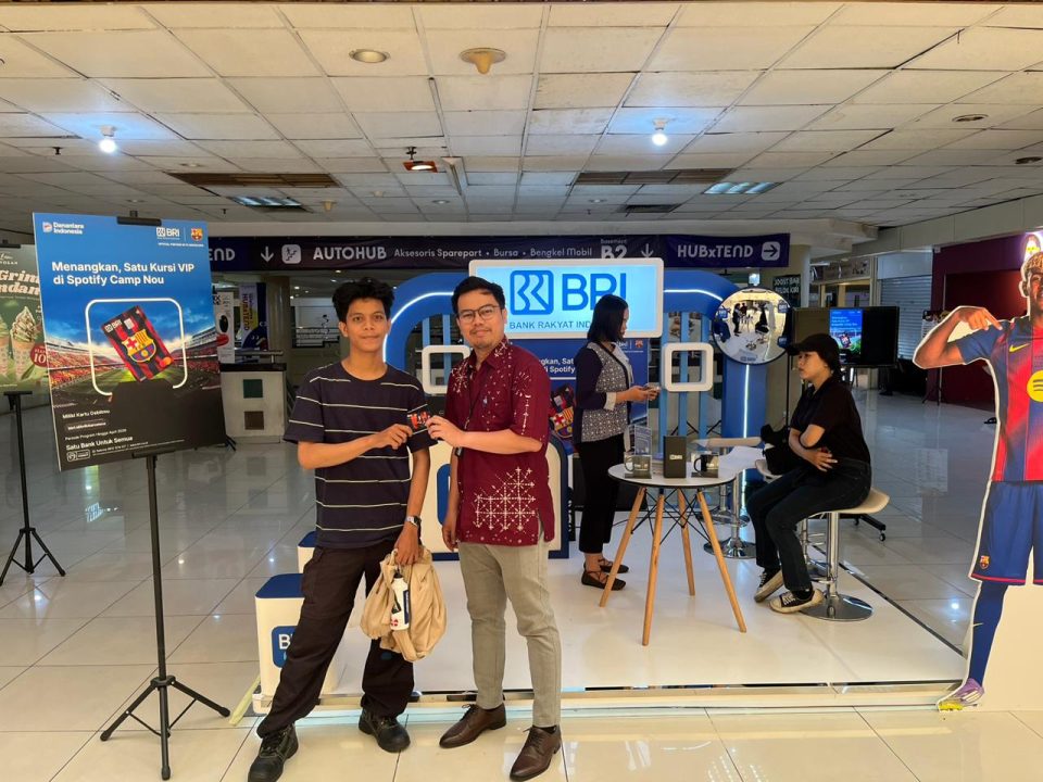 BRI Cabang Kebayoran Baru Terbitkan Kartu Debit Edisi Khusus FC Barcelona